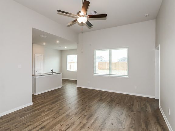4th image of 412 Mustang Trot Dr
