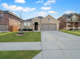 3223 Hunters Glen Dr, Aubrey, TX 76227