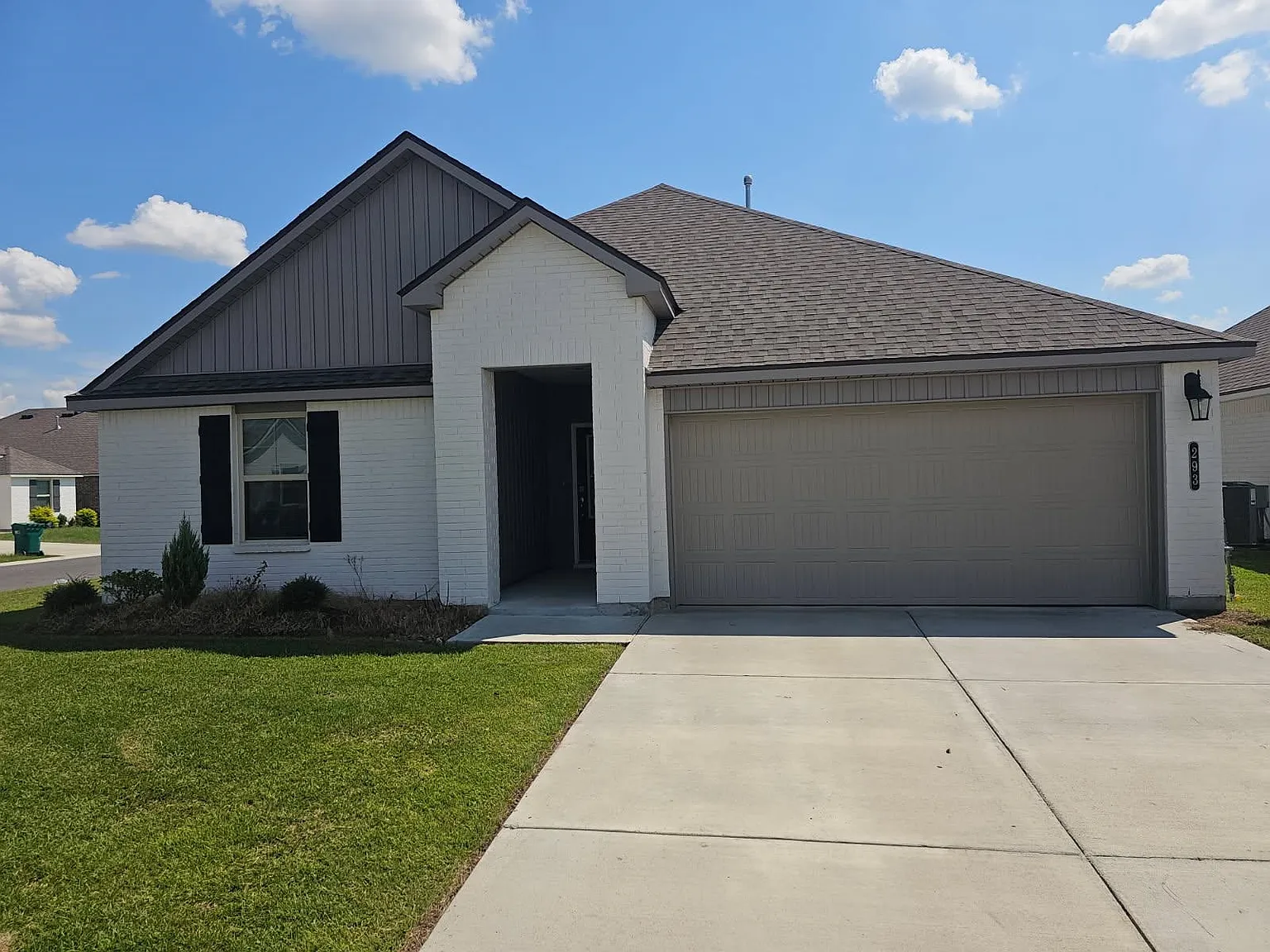 4 bed, 2079 sqft, $4,400 — Photo 1
