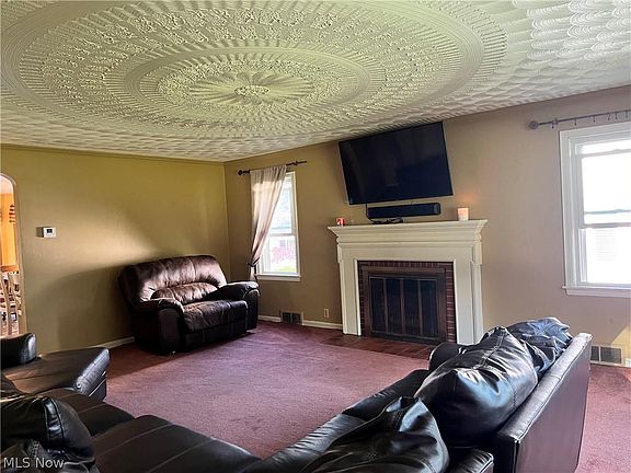 5th image of 1056 Sandusky St
