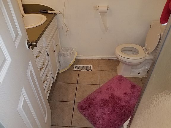5th image of 1121 SW 65th St