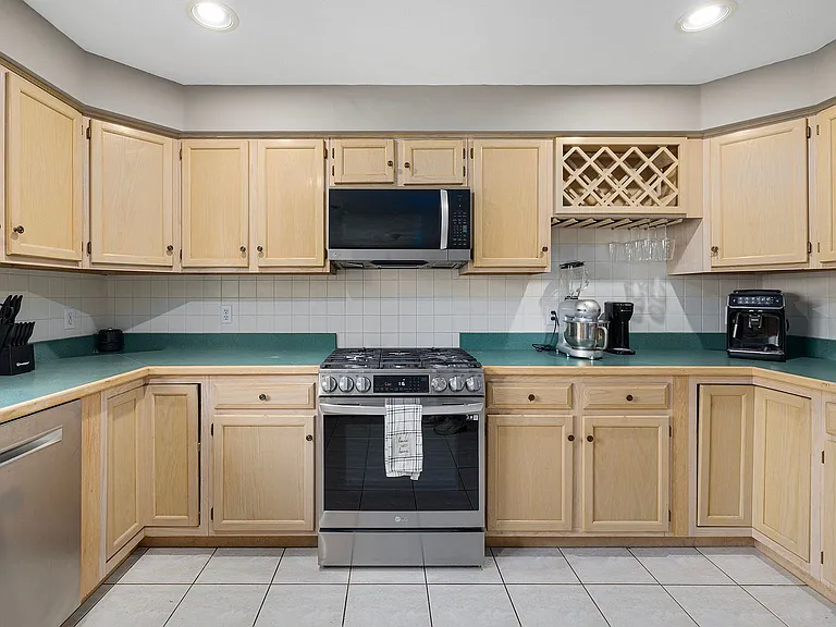42 Rollingwood Dr — Photo 13