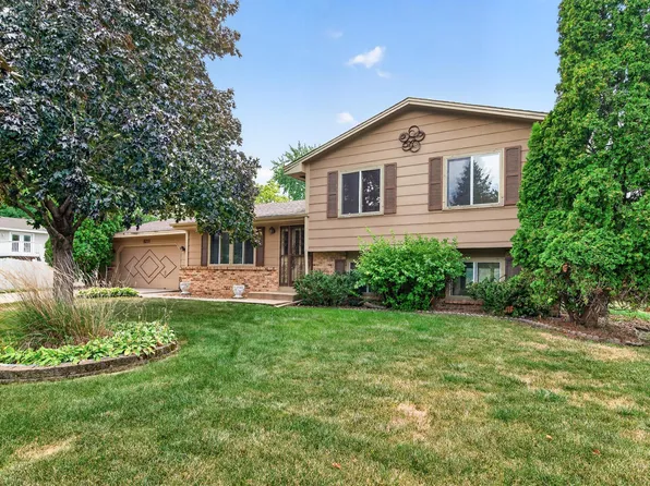 8211 Sheridan Ave N, Brooklyn Park, MN 55444