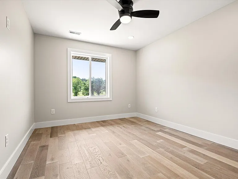 143 Crooked Creek Dr — Photo 8
