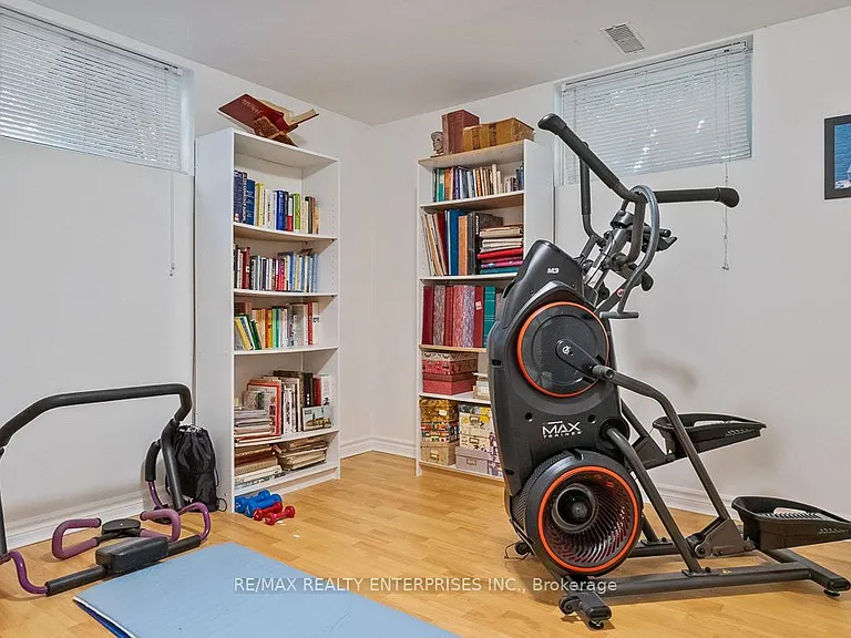1373 Queen Victoria Ave — Photo 41