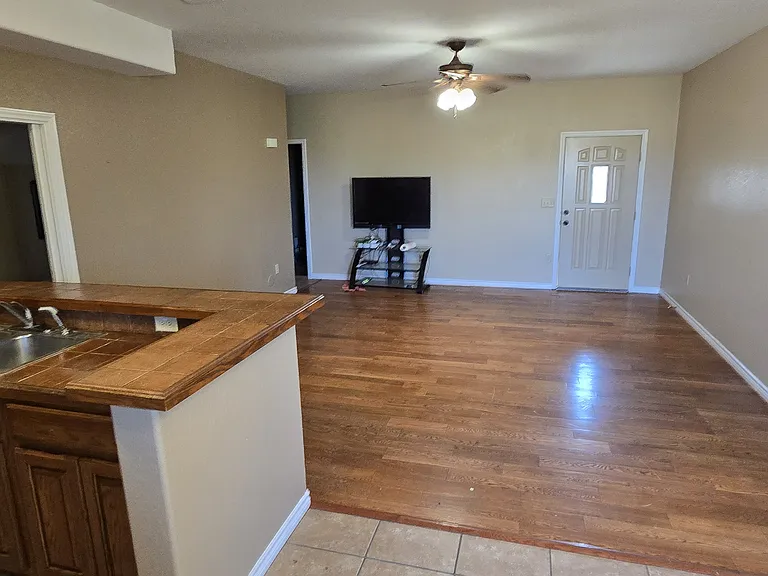 313 Ama Caro Dr #C — Photo 5