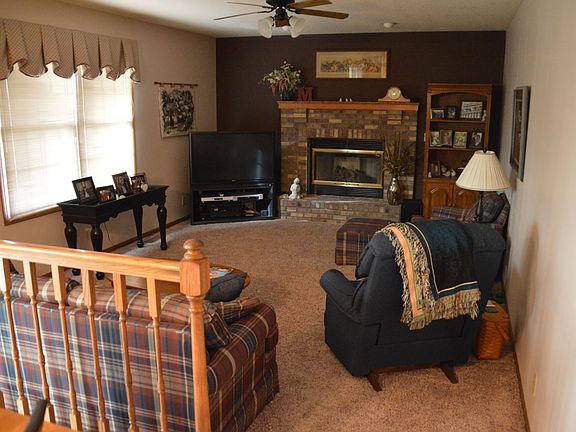 Family Room w. Gas FP