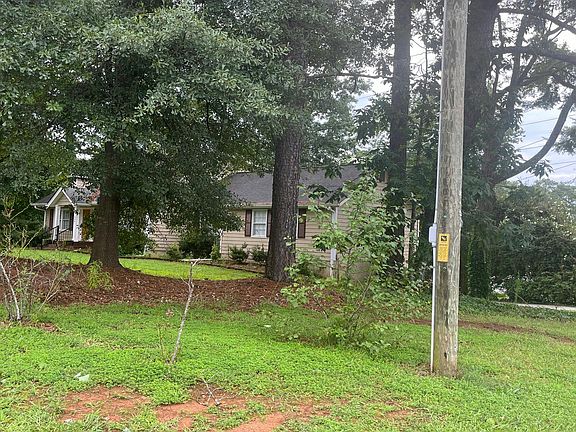 2nd image of 608 Holt Rd NE