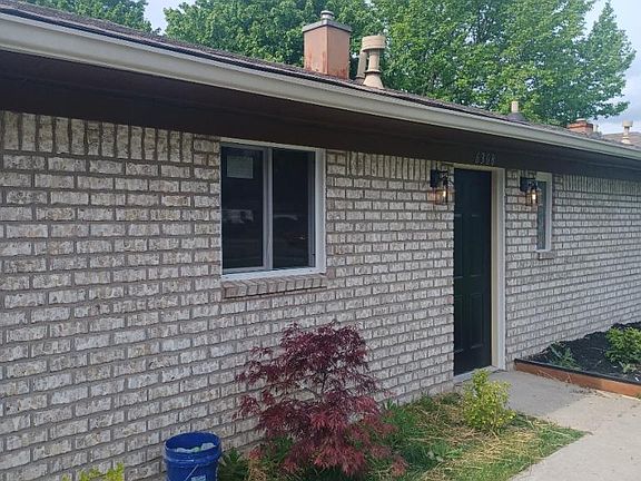 3rd image of 6308 E 46th St