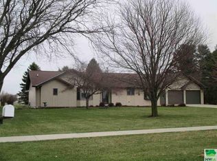 415 Country Club Rd, Sheldon, IA 51201