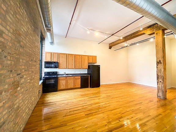 3rd image of 845 W Fulton St #215