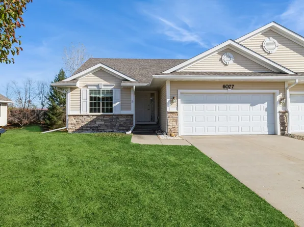 6077 Pinewood Ct, Johnston, IA 50131