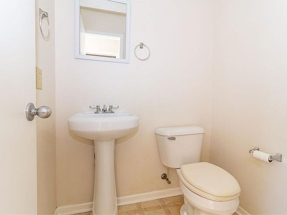 4th image of 1521 Juniper Ln