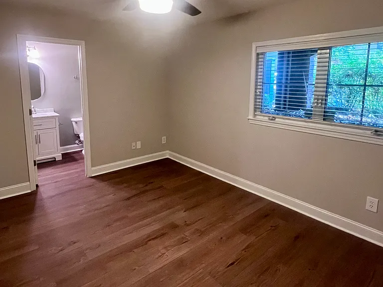 220 S Cedar St — Photo 5