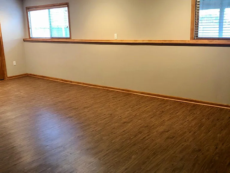 Finished spacious lower level/daylight