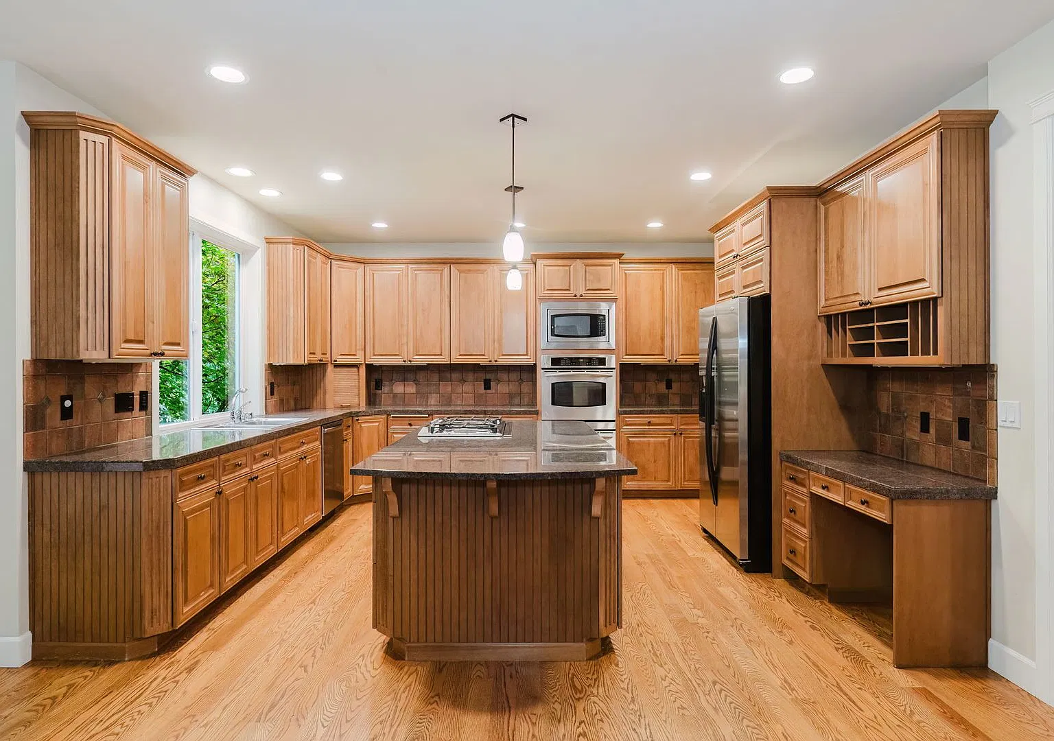Luxurious and Spacious Island Living — Photo 2
