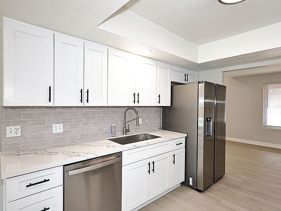 5th image of 2131 E Geneva Dr