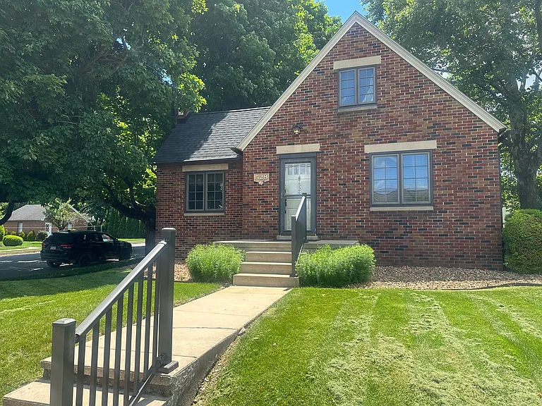528 E Cherry St — Photo 31