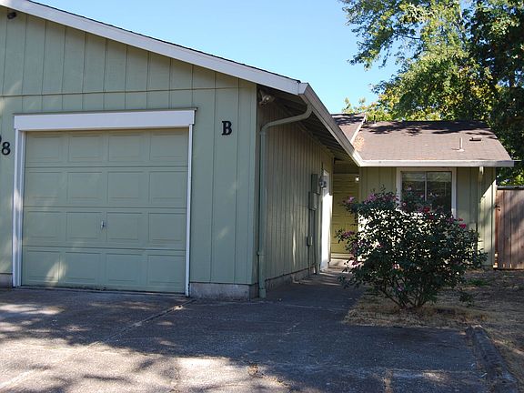 2nd image of 908 Pecan Ct Unit B