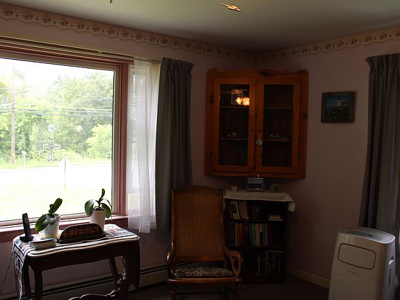 2nd image of 8 Holly Heights