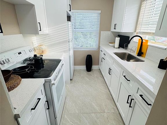 2nd image of 850 SW 5th St #2