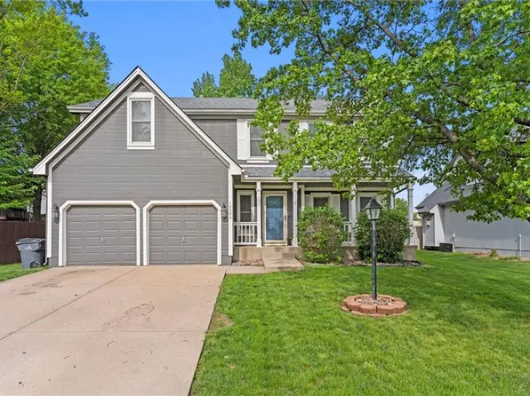 12394 S Crest Dr, Olathe, KS 66061