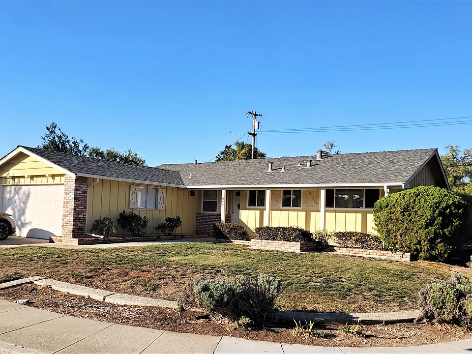 977 Helena Dr