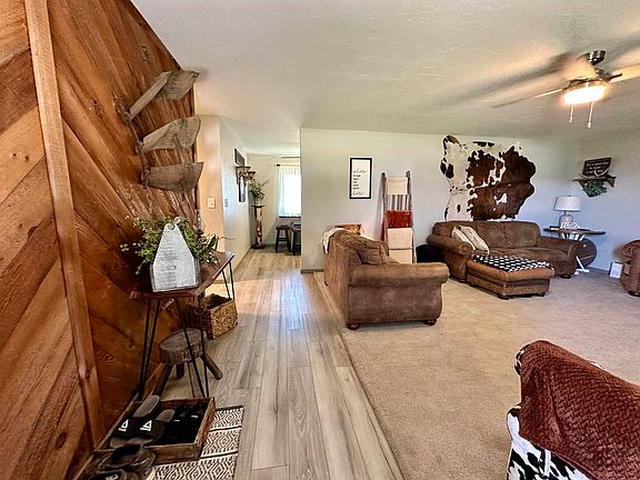 4th image of 607 W Aspen Ave
