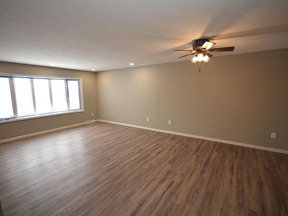 3rd image of 744 Fleetrun Ave