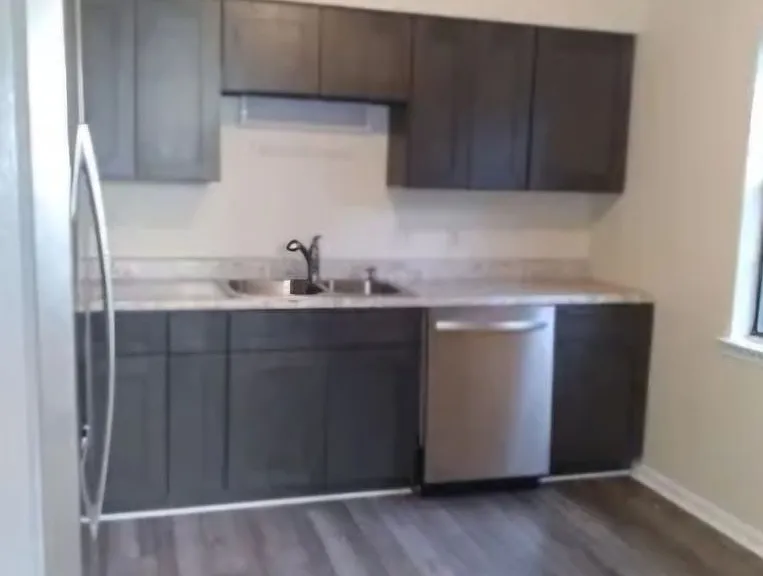 798 Madison Dr — Photo 2