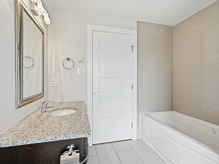 15 Kings Wharf Pl #406 — Photo 22