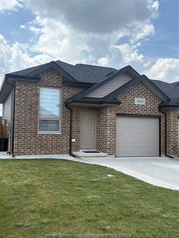 3 bed, 1050 sqft, $2,900 — Photo 1