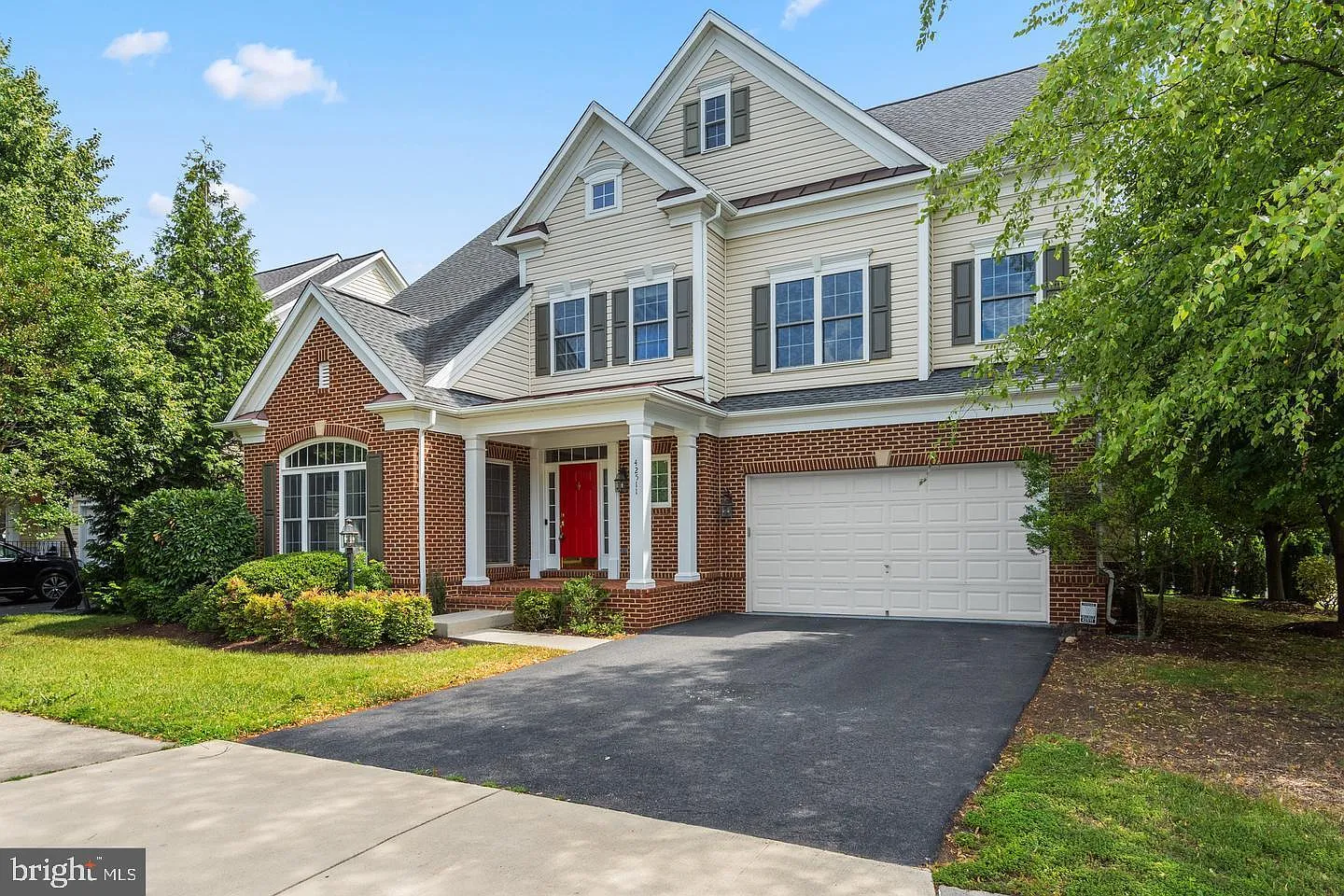 5 bed, 4.5 bath, 4399 sqft, $4,200 — Photo 1