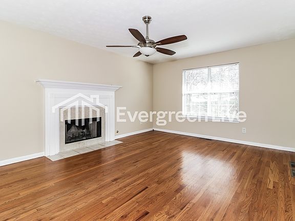 2nd image of 520 Ashland Manor Dr