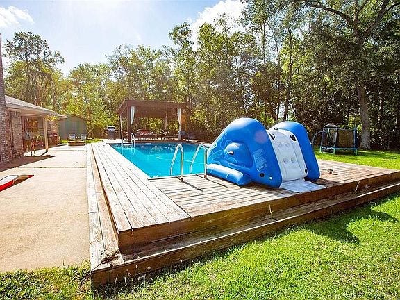 3rd image of 115 Avenue F