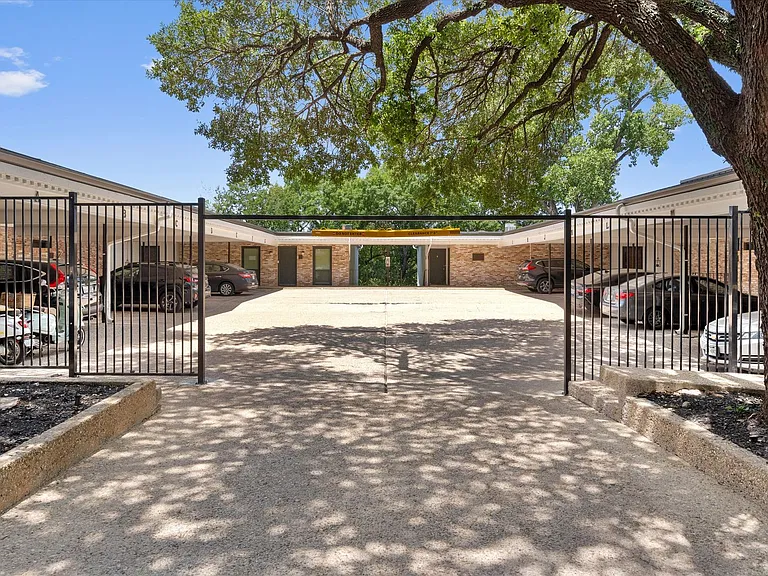 2704 San Pedro St #A-10 — Photo 25