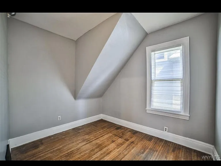 89 Sage Ave #LOWER — Photo 8