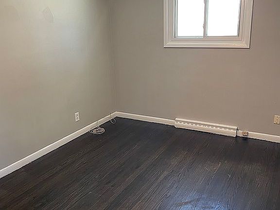 5th image of 142 Joseph Dr #2