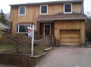 5 Margaret Ln, Huntington, NY 11743