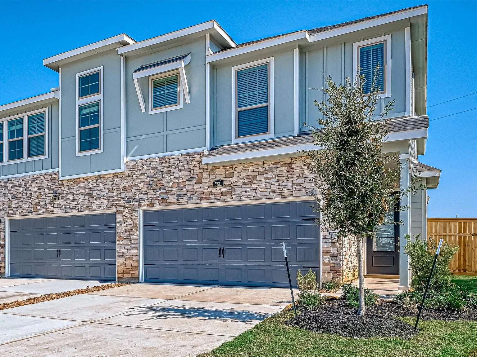 3 bed, 2.5 bath, 1824 sqft, $2,400 — Photo 3