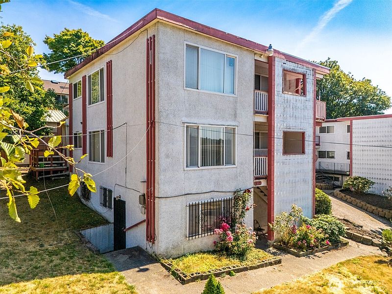 2nd image of 812 29th Avenue S