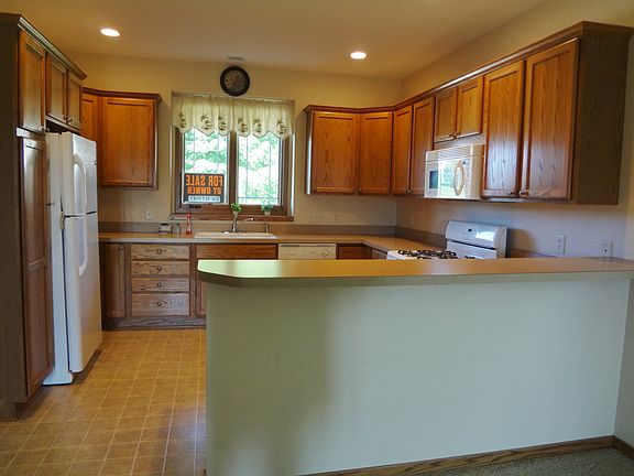 4th image of 4592 Canterbury Dr