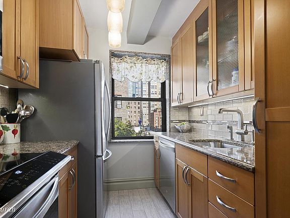 2nd image of 235 E 49th St APT 9E