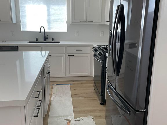 Kitchen Cabinets in Island