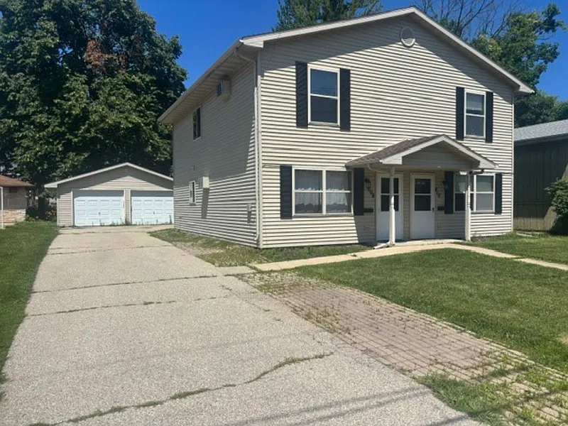 2 bed, 1.5 bath, 1100 sqft, $1,099 — Photo 2