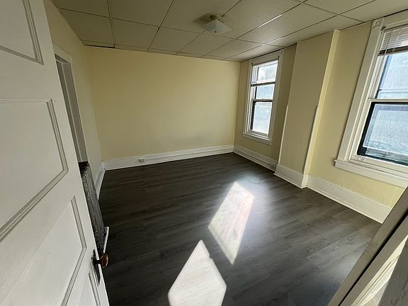 4th image of 437 Chestnut St APT 403