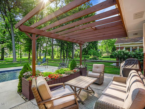 5th image of 2327 Heatherwood Dr