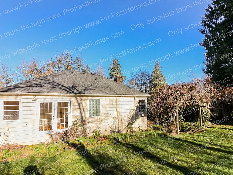 616 SW Moss St — Photo 27