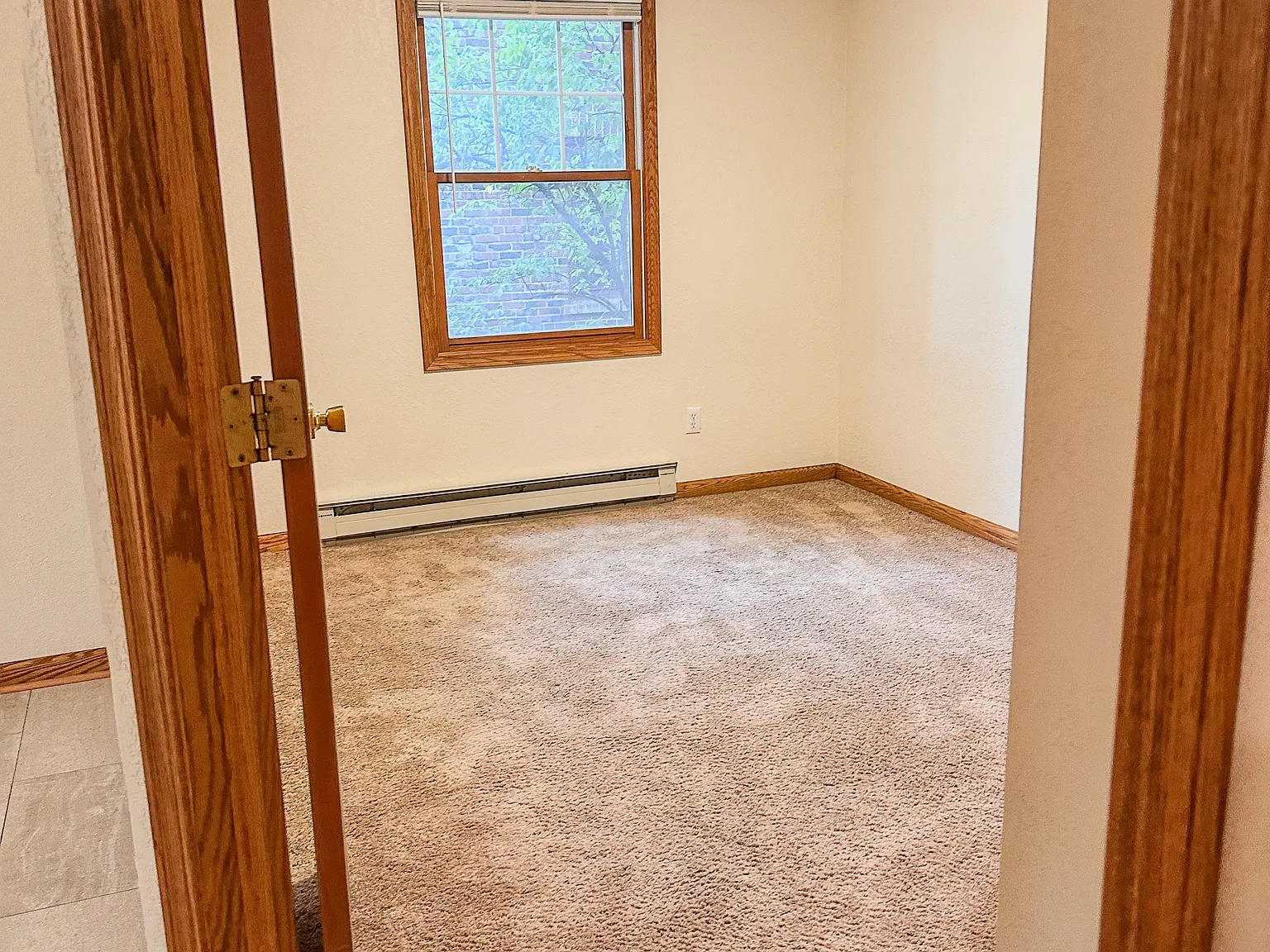 3 bed, 1100 sqft, $860 — Photo 2