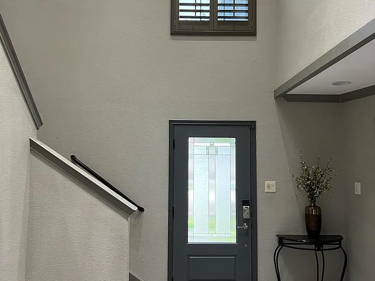 2500 Sierra Dr — Photo 3